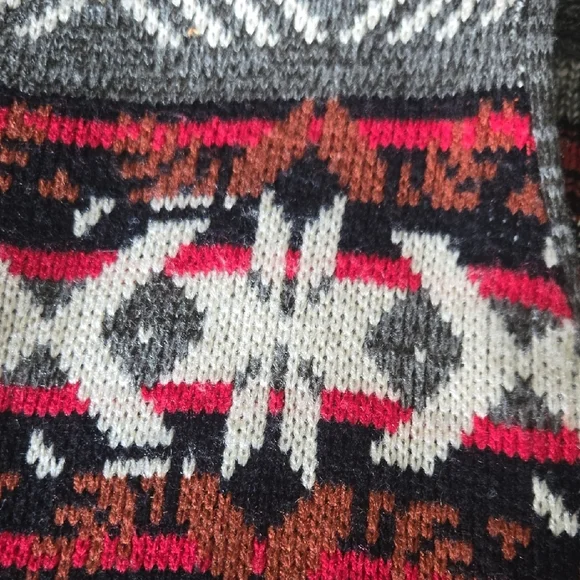 Geometric Knit Button-Up Vest - Picture 3 of 6